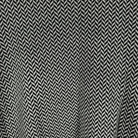 Verve ami‎ Open Front Cardigan Sweater, Size Medium, Black/White Chevron Pattern - Picture 4 of 6